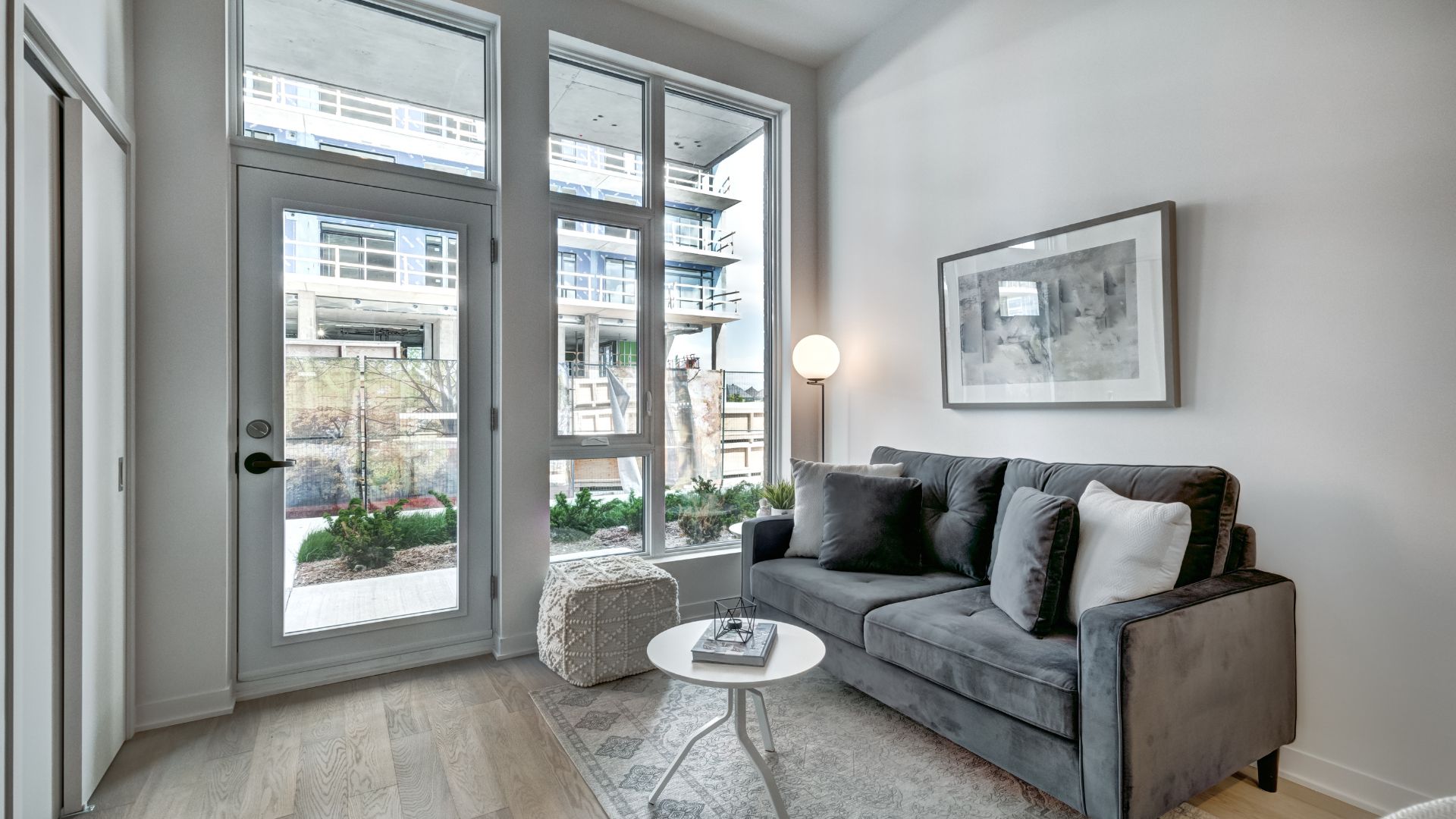 Salotto moderno dopo ristrutturazione edilizia Rivoli